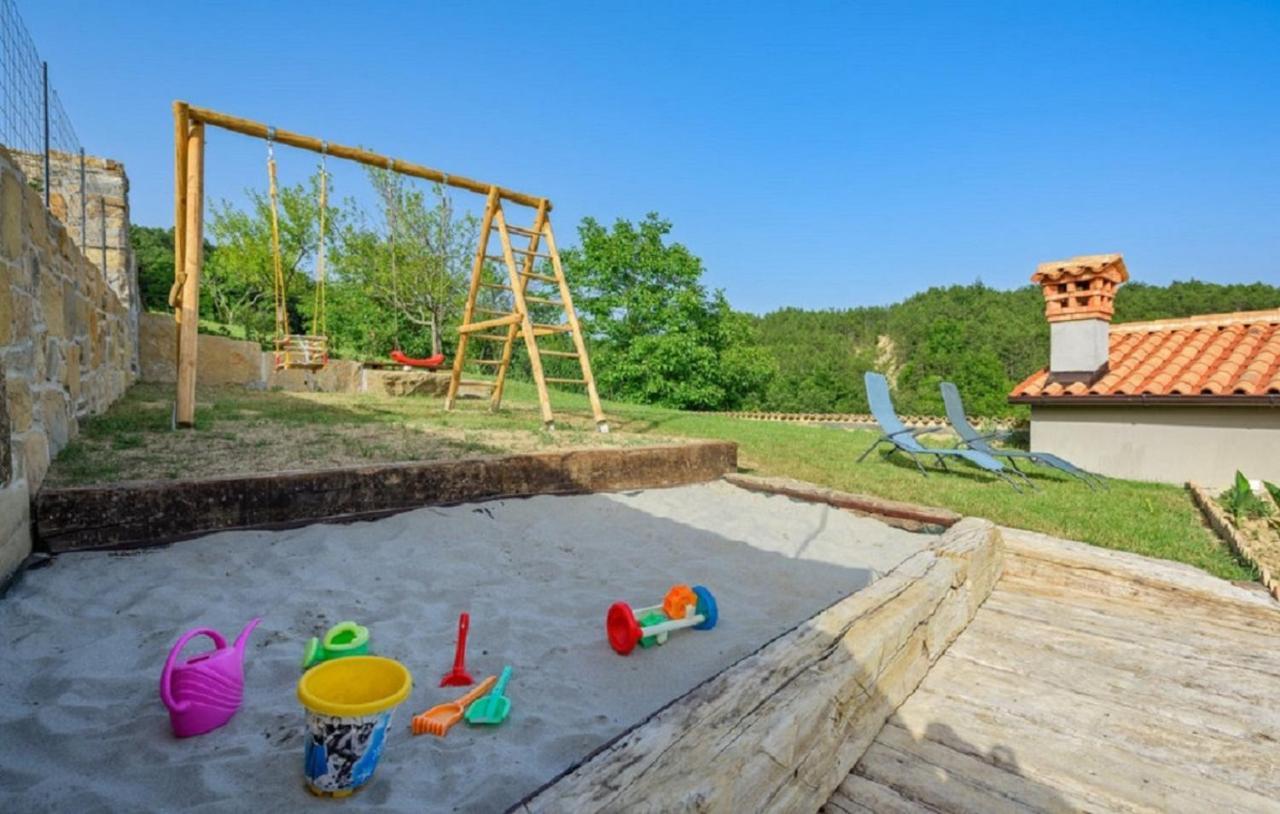 Guesthouse Gospodi Cerovlje エクステリア 写真